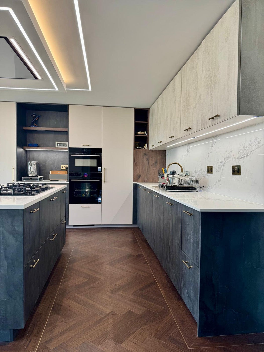 Under-cabinet & profile lighting